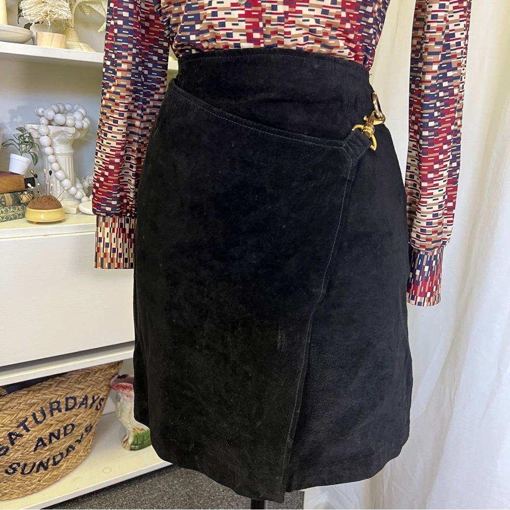 Vintage 90s Erez Levi Black Leather Gold Clasp Mini Skirt - Picture 3 of 12